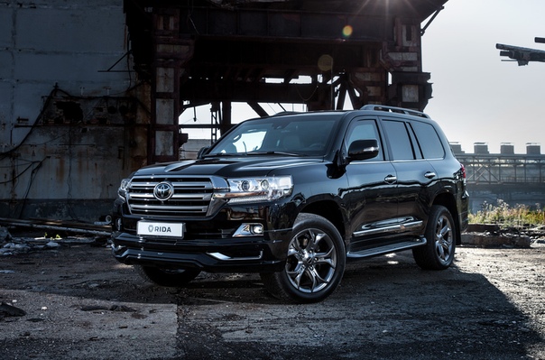 Land cruiser 300 бронированный. Тойота ленд крузер 300 бронированный. Ленд крузер 200 бронированный. Бронированный крузак 300. Toyota land cruiser 300 бронированный.