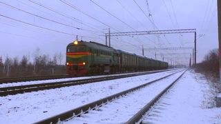 Тепловоз М62-1697 с грузовым поездом