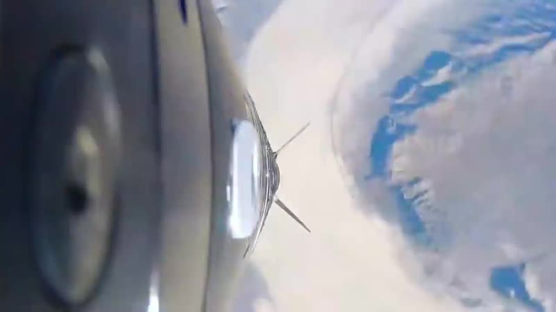 Самодельная ракета ударяется об