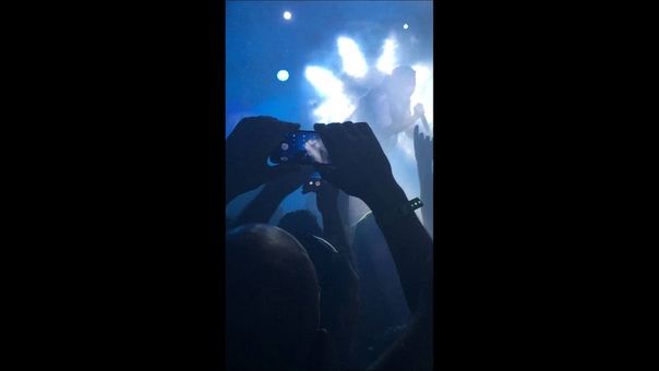 Demi Lovato performing Heart Attack at the 2014 NYC Pier Dance for