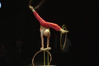 GOLDEN TRICK 2011 -  Хула-Хуп з еквілібром - Анжела Карчевська (Україна