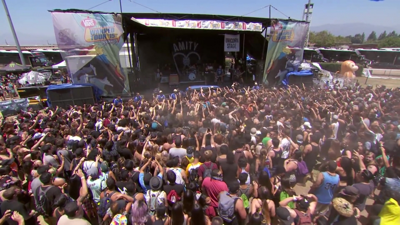 The Amity Affliction Don t Lean On Me ( Live 2015 Vans Warped