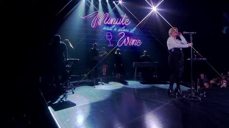 Kelly Clarkson God Is a Woman ( Ariana Grande cover Meaning of Life Tour Live 02, 07,