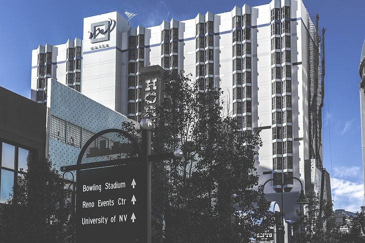 Лучшие отели мира от Soul Travel Whitney Peak Hotel (США), изображение №1