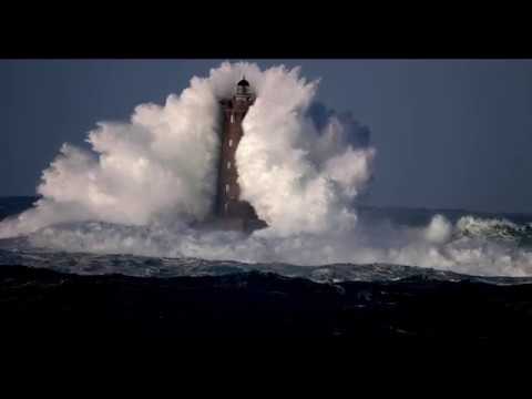 Phare du Four : vagues énormes suite à la tempête