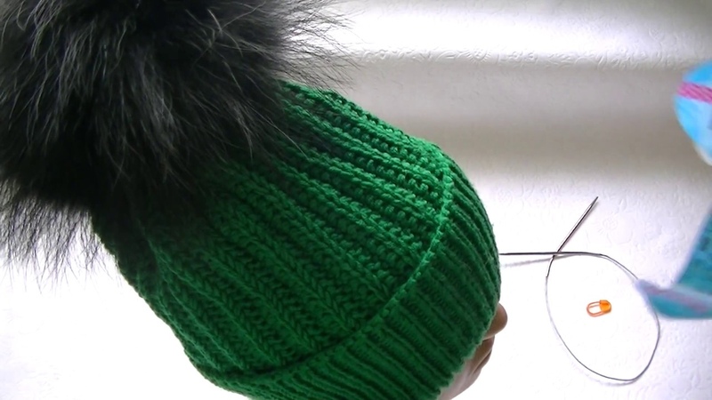 шапка пышной резинкой. шапка бини убавки 4 клина. объёмная резинка спицами для шапки. шапка английской резинкой бриошь. двухцветная резинка спицами.